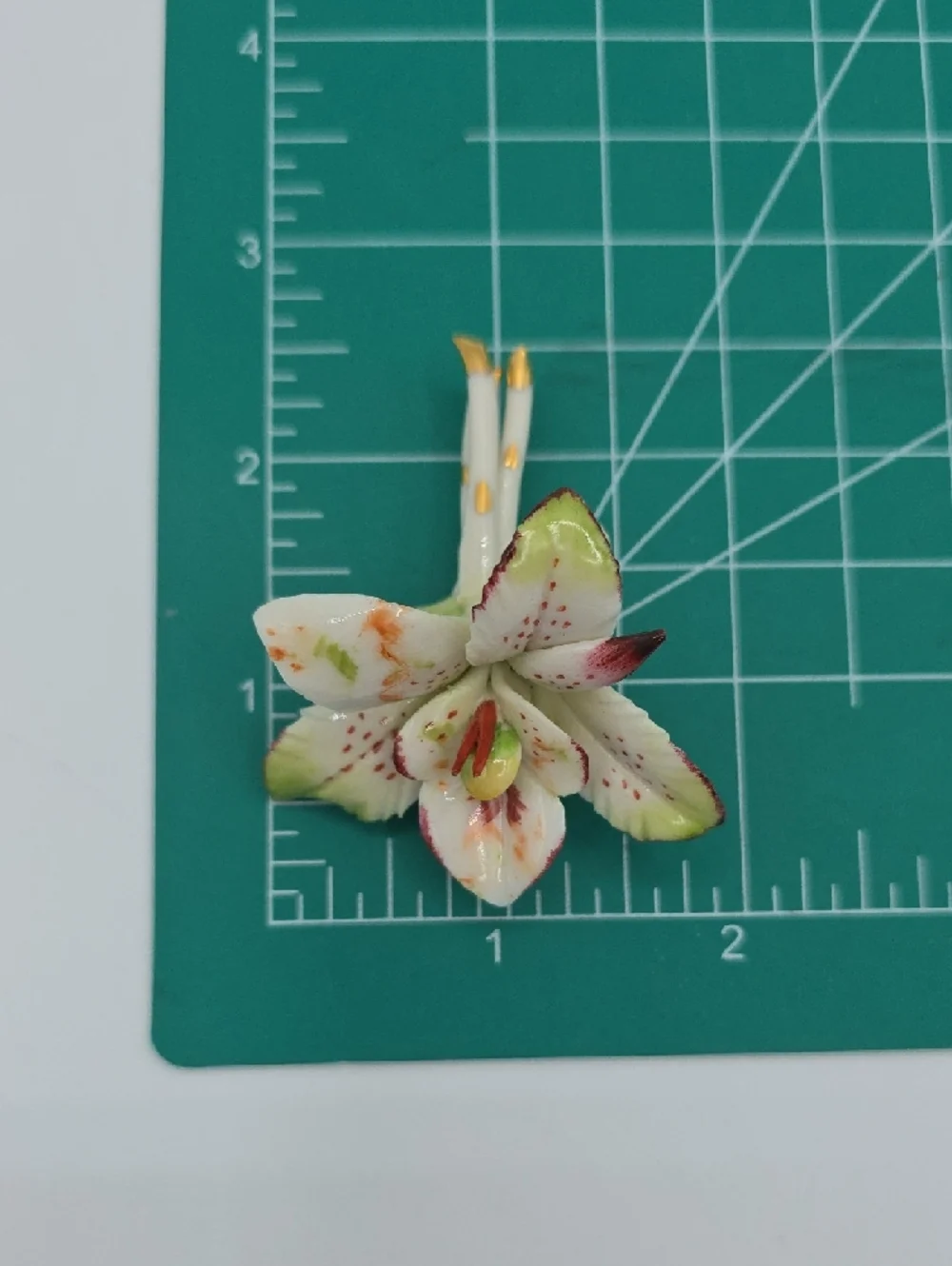 Porcelain Capodimonte Floral Lily Pin Brooch in Cream and Green